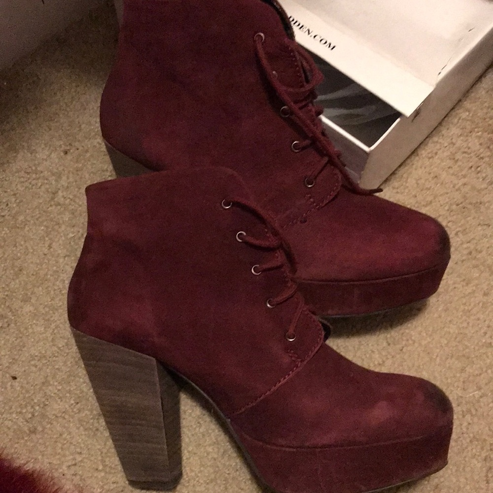 Adorable Steven Madden booties 💘